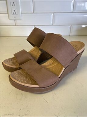 Crocs Women's Leigh II Textile Wedge Sandal
Size 7 Style Number 202512